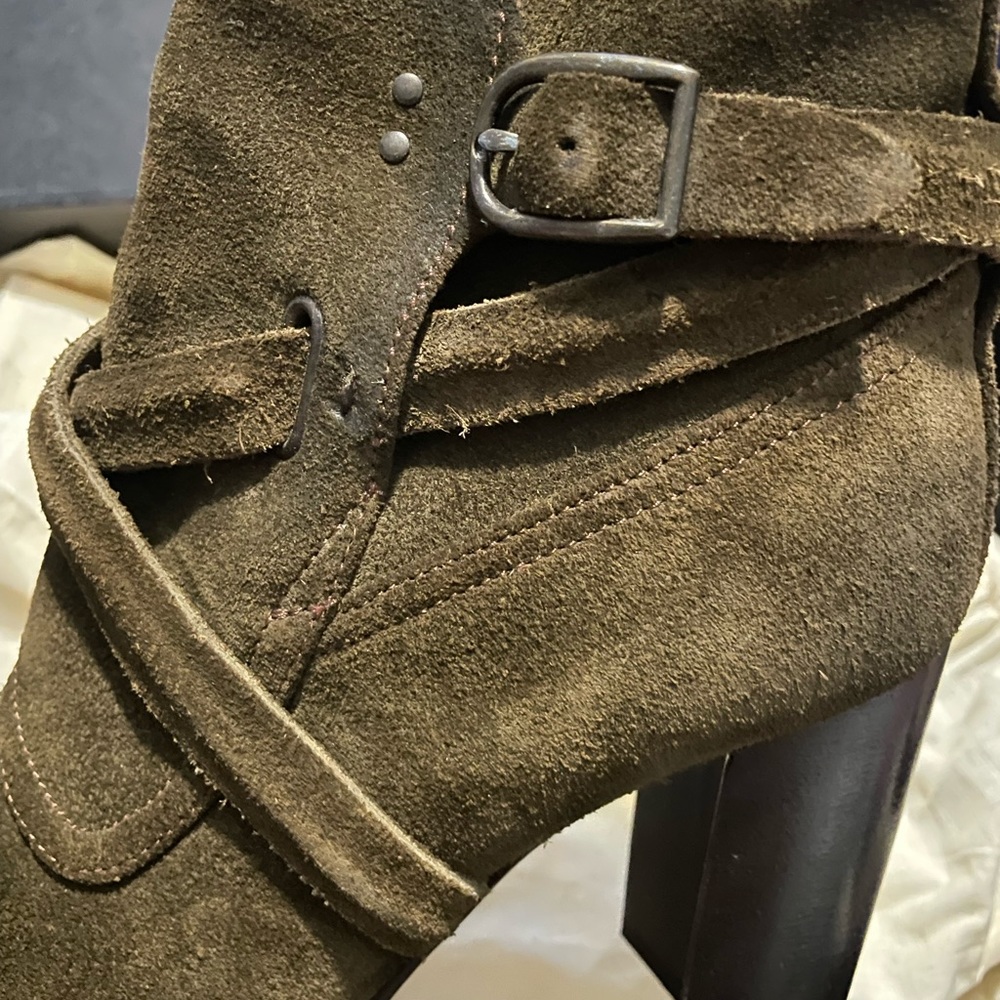 Olive green, two24 Ariat booties! Never worn! Leather, in org boxing dust bags
